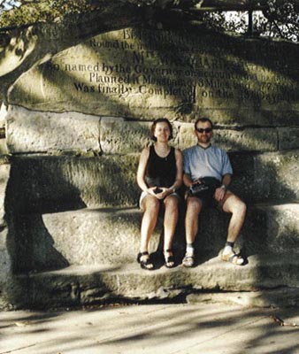 Nicole und ich auf Mrs. Mc Quaries chair, Sydney 02/2000